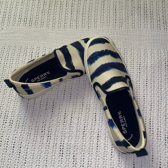 NWOT SPERRY Women's Sneaker, Navy  Size 7. (#bundle&save) - Picture 7 of 10